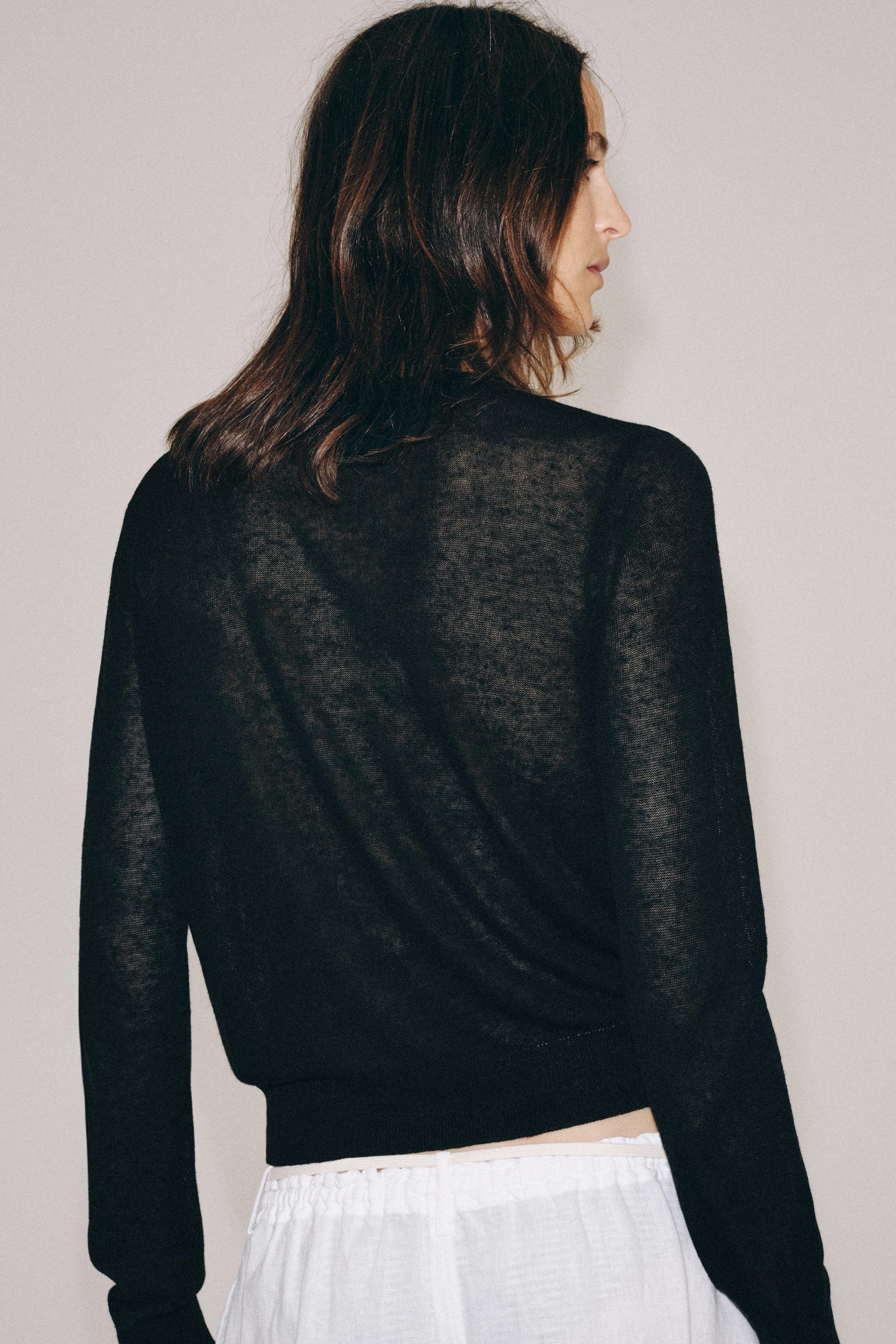 PULL EN MAILLE AVEC BOUTONS